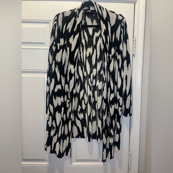 2-piece Boutique-find Black and White Patterned Cardigan and Pant Set - Picture 3 of 3